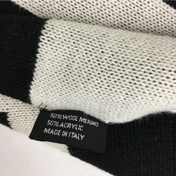 Moschino Spell Out Heart Wool Blend Scarf - Picture 6 of 6